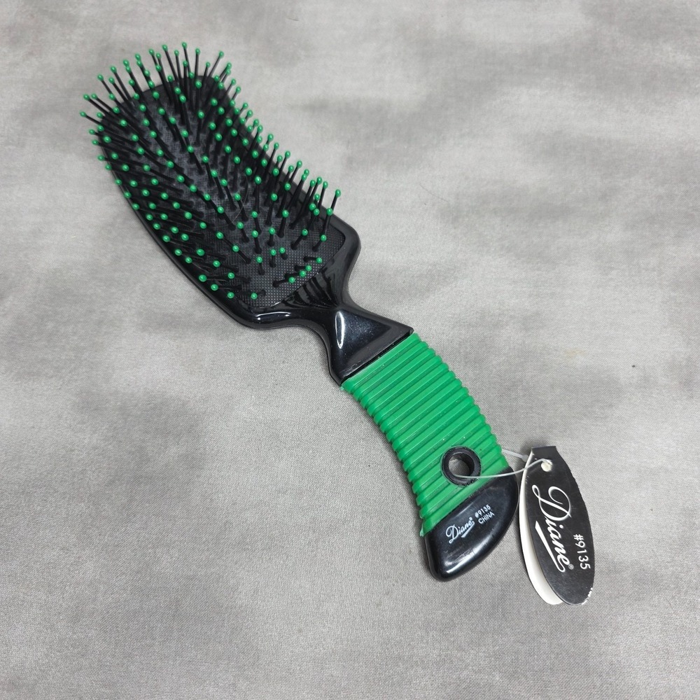 Diane #9135 Large‎ Banana Cushion Brush Plastic Ball Tip Bristles